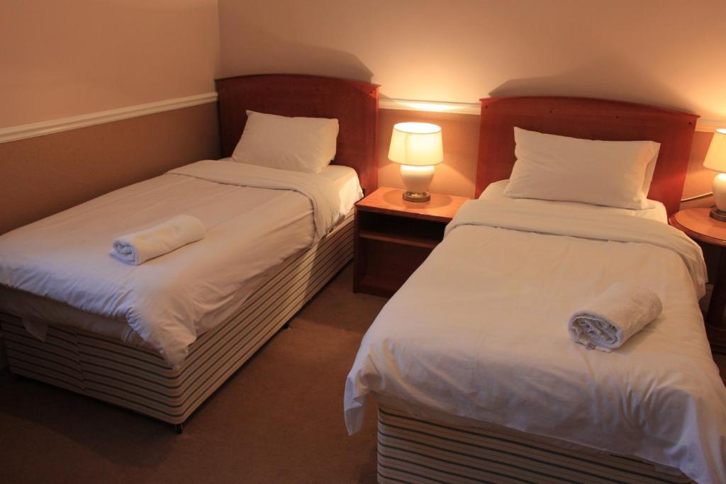 Pines Hotel Luton Airport Phòng bức ảnh