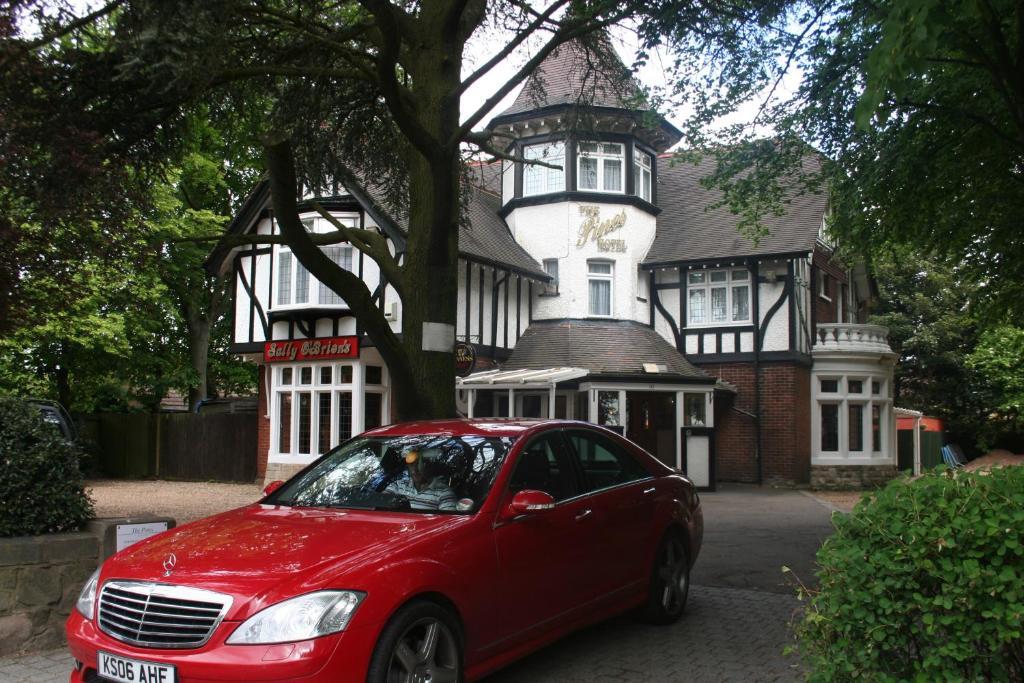 Pines Hotel Luton Airport Ngoại thất bức ảnh