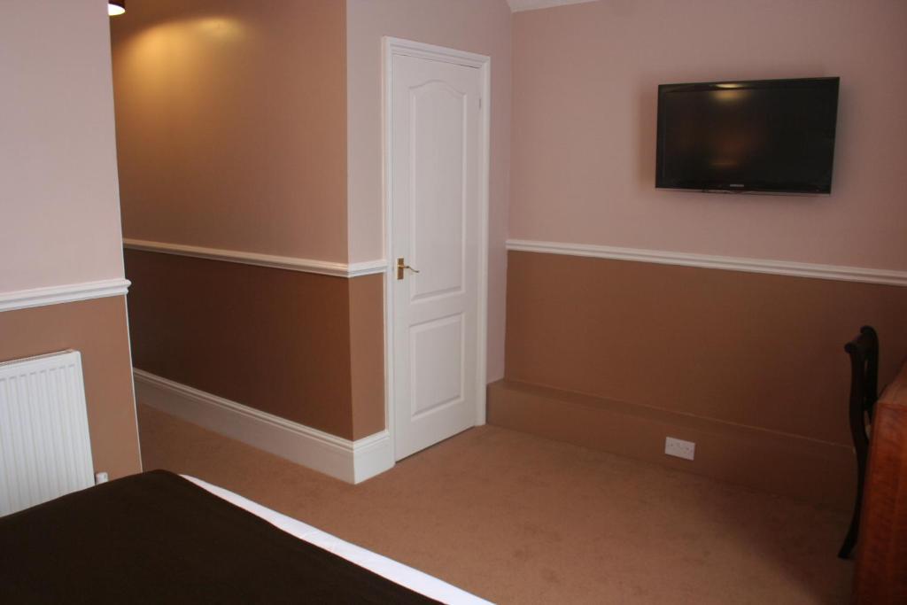 Pines Hotel Luton Airport Phòng bức ảnh