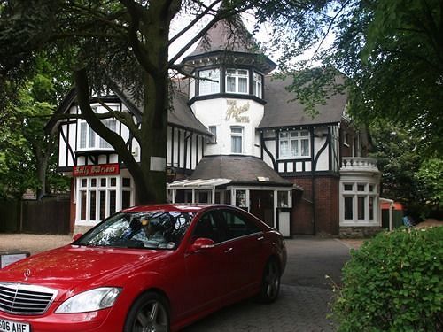 Pines Hotel Luton Airport Ngoại thất bức ảnh
